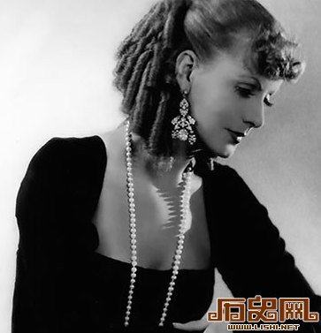 [多图]波涛起伏：探秘女性胸部审美标准百年变迁史