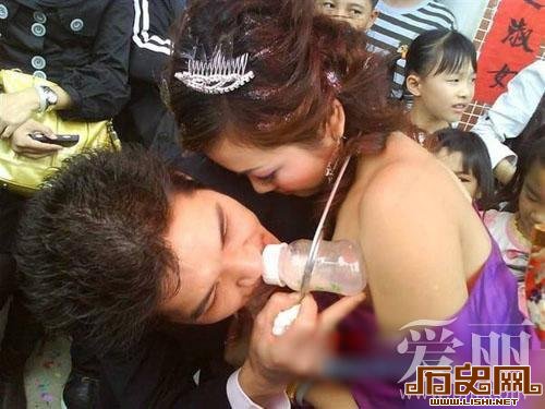 [多图]实拍疯狂男女闹洞房如此不堪入目