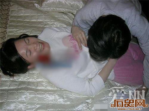 [多图]实拍疯狂男女闹洞房如此不堪入目