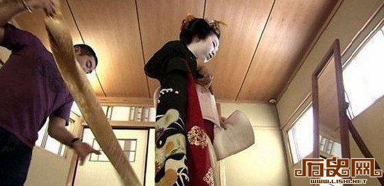 [多图]探秘日本专为艺伎服务的男人