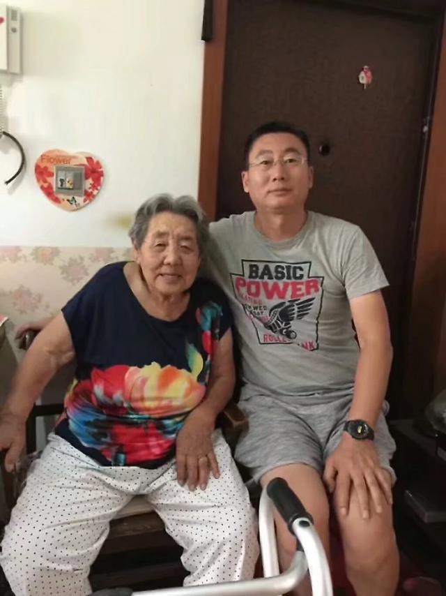 九月九日重阳节的由来?他的习俗有哪些?描写他的诗句又有哪些？