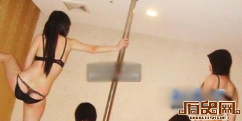 [多图]实拍夜总会女郎的放荡：动作大胆不堪入目