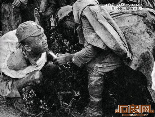 日军战俘营幸存者回忆：遭看守毒打完继续劳作