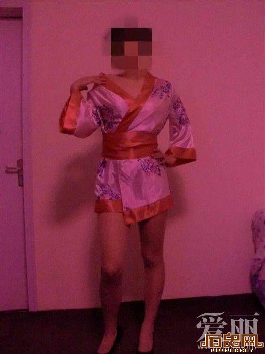 [多图]实拍“丝足会所”淫秽情色服务