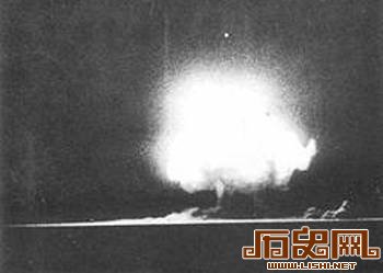 美国向日本扔放原子弹全程