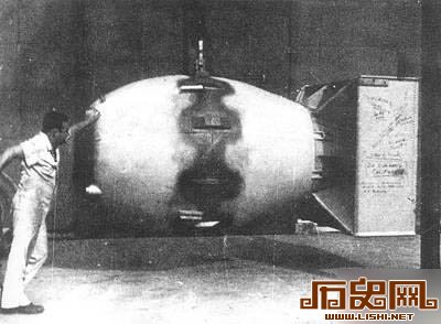 美国向日本扔放原子弹全程