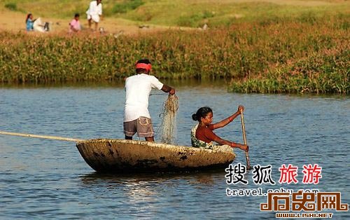 透过纱丽看印度女人的沐浴习俗