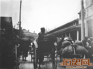 揭秘成都最早的“出租车”：马车鸡公车并行