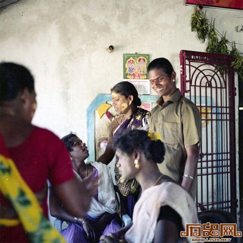 摄影师实拍印度变性人的祭祀庆典