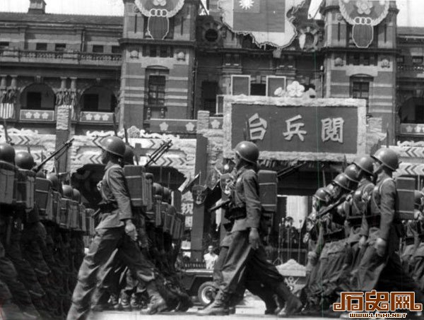 蒋经国形容49年运台黄金：每个铜钱敲开来都是血