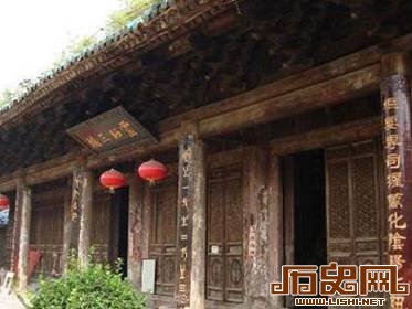 老北京土地庙：有钱住瓦屋 没钱顶破缸