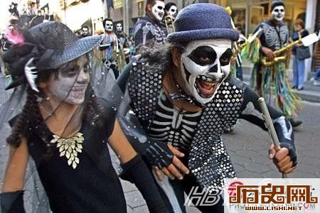 揭秘全球怪异奇特风俗
