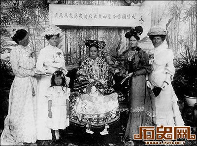慈禧曾以西餐宴请外国公使 夫人常顺手牵羊偷东西