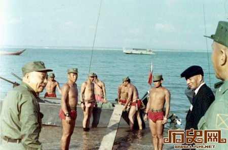 十万青年十万军：揭秘蒋经国与国民党青年军