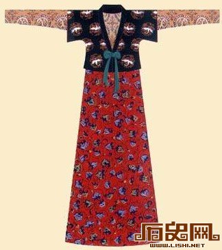 “石榴裙”款式奇特 最早出于南朝梁元帝诗词
