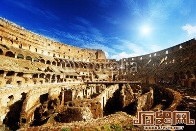 揭秘罗马斗兽场“地下迷宫”：机关重重的巨石阵