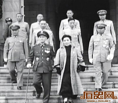 蒋介石浪漫一面：摘花送宋美龄