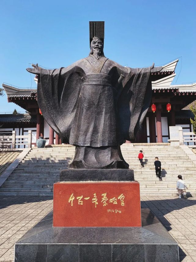 中国醉爽的城市，一口啤酒，一眼大海