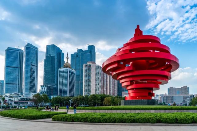 中国醉爽的城市，一口啤酒，一眼大海