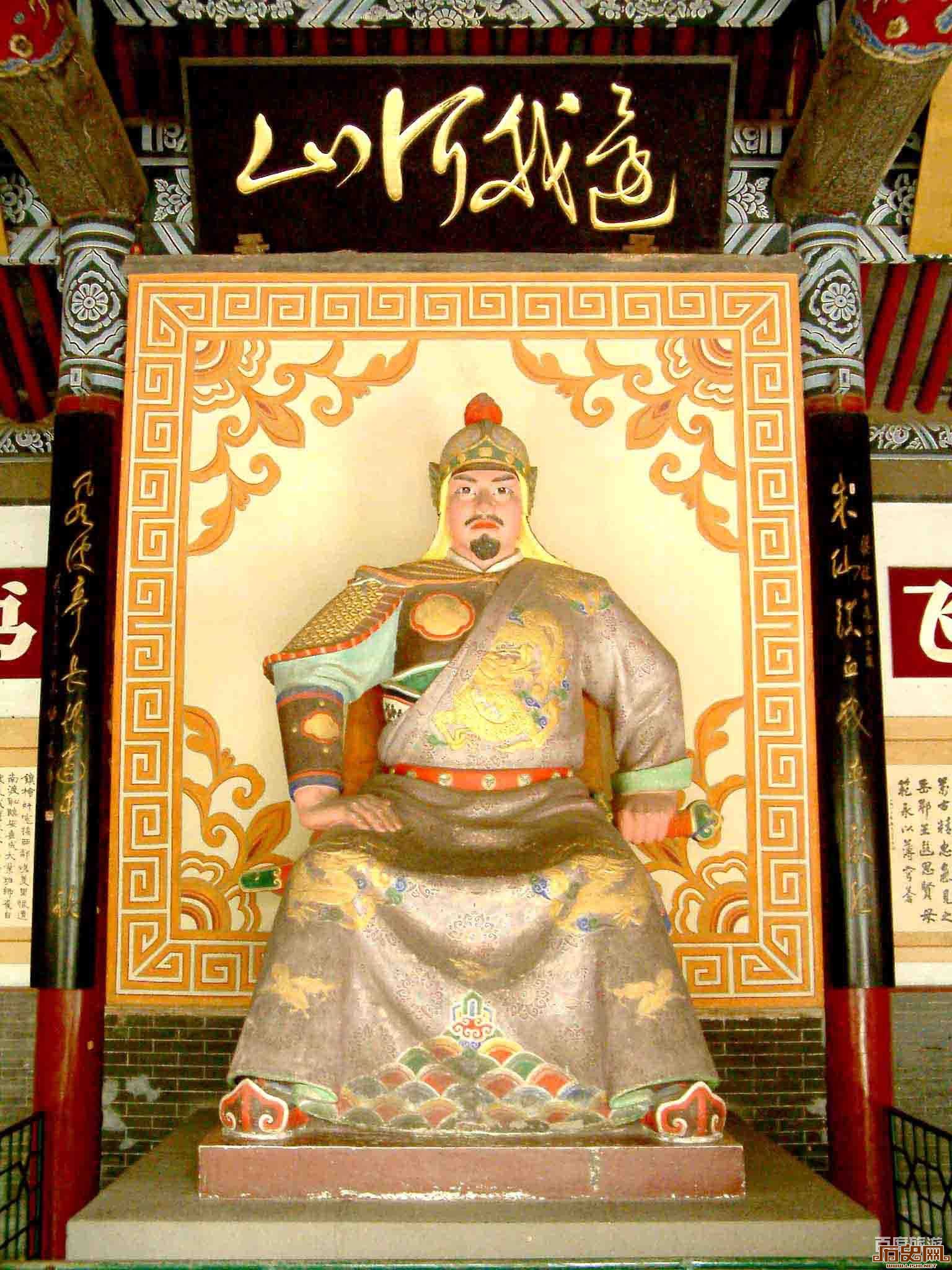 岳飞作战勇猛：与金军对战摘掉头盔披发冲锋