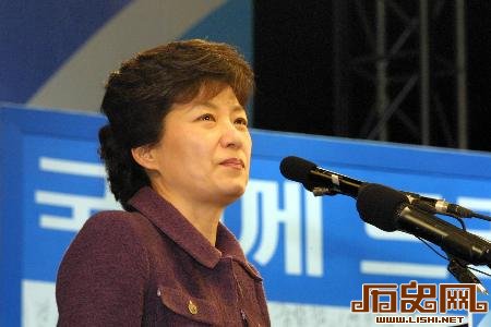 东亚首位女总统：从青瓦台女儿到主人