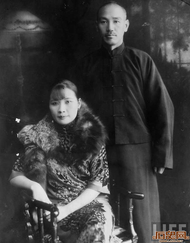 宋美龄为何从不穿暴露装甚至反对女性穿长裤