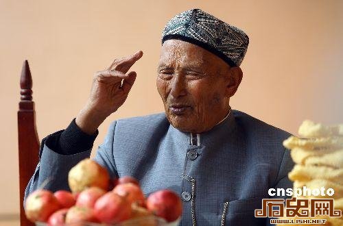 中国最后一位“王爷”病逝 14岁时成第12代库车王