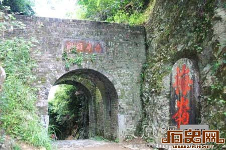 惠能法师南下足迹：六祖庙与放钵石的传说