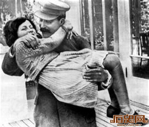 斯大林的三个子女对“特权”态度截然不同