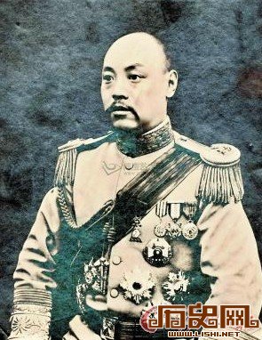 张宗昌妈妈吃荔枝不知剥皮 果汁四溅喷到脸上