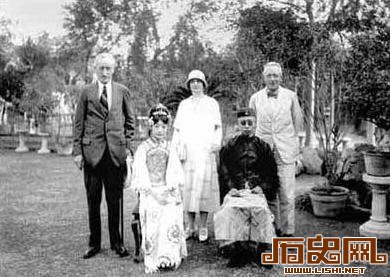 溥仪自揭家丑：婉容亲哥哥鼓励婉容吸毒私通