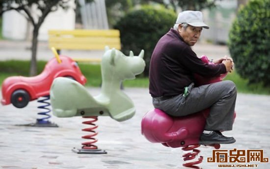 大爷都去哪了：男性缺席广场舞为哪般？