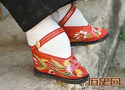客家妇女为什么不缠足？