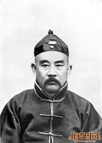 张勋复辟时康有为欲当“宰相”：因无胡子被拒