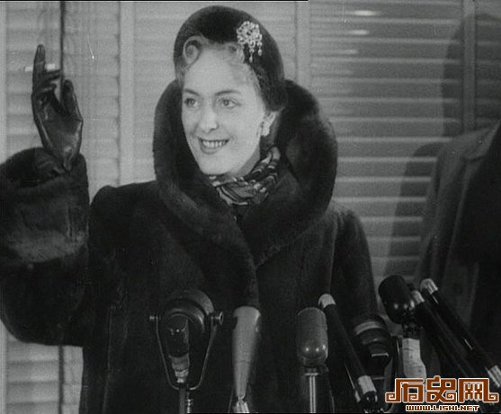 历史上首位公开亮相的变性人