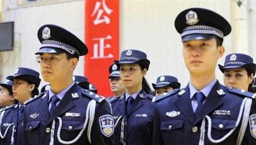 中国公安的橄榄警服，用了16年，2000年，为何换为藏青色？