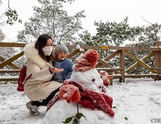 江西上饶：白雪皑皑，童话世界，灵山瑞雪迎新年（图）