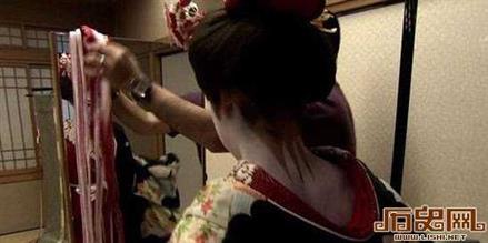 探秘日本专为艺伎服务的男人