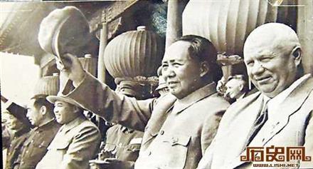 1954年（右起）赫鲁晓夫、毛泽东、金日成、周恩来（资料图）