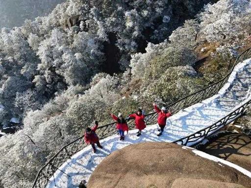 江西上饶：白雪皑皑，童话世界，灵山瑞雪迎新年（图）