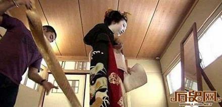 探秘日本专为艺伎服务的男人