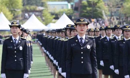 韩国16个红灯区，专业人员50万人，如何与日本长期竞争？