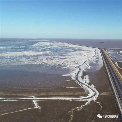 渤海，又浅又小。