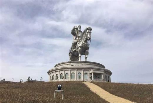 一个战争狂人的暴毙