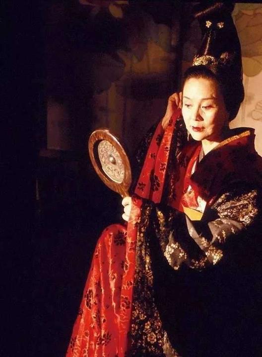 从傻白甜到政坛狠人，她到底经历了什么？