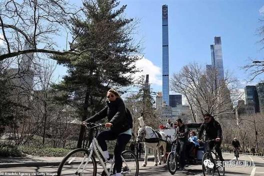 全世界最窄摩天楼造好了！光看图就手心冒汗，风大了楼还晃得很...