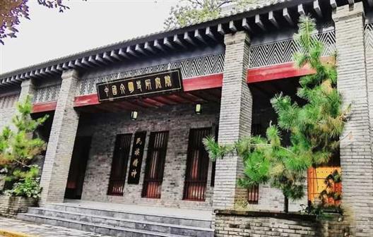 全国最穷的211大学，却敢叫板北大，凭什么？