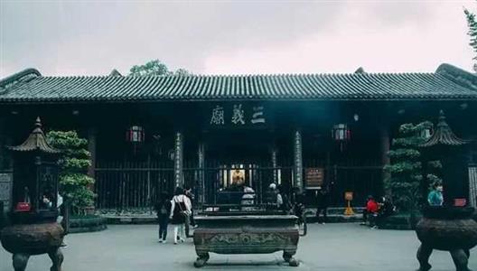 诸葛亮是臣，却为何在成都的这个祠庙里，抢了君主刘备的风头