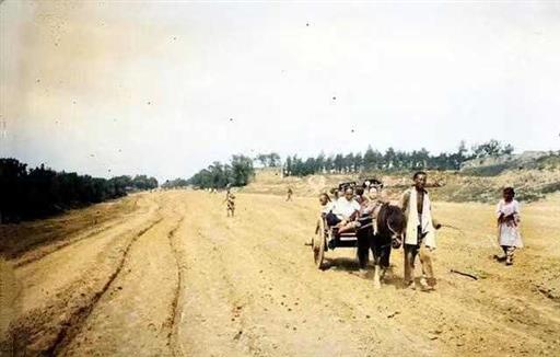 罕见老照片：1902年的真实北京，民生凋敝，一片末日王朝的衰败象