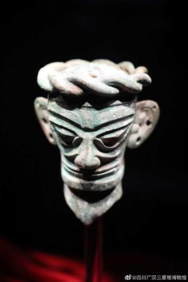 托尼老师坐不住了！三星堆出土中分发型人物……网友：别挖了，历史书厚到不行了